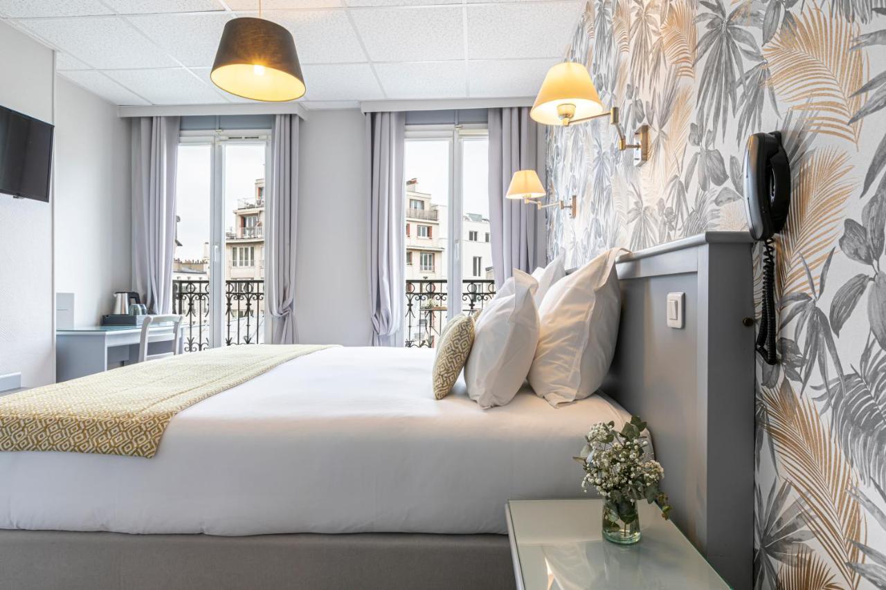 Double Room Eiffel Tower View